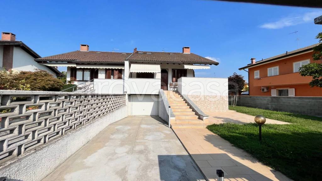 casa indipendente in vendita a Mortara