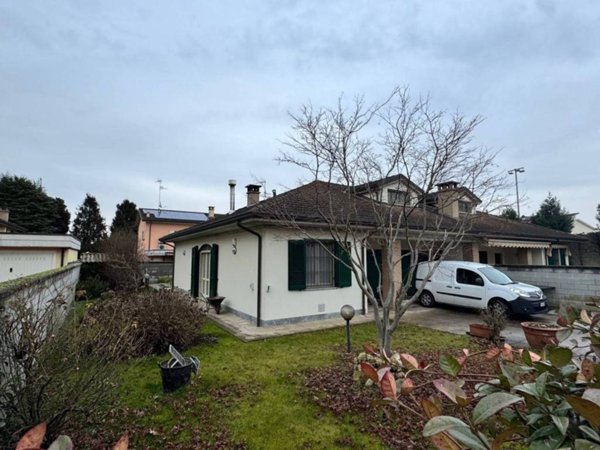 casa indipendente in vendita a Mortara