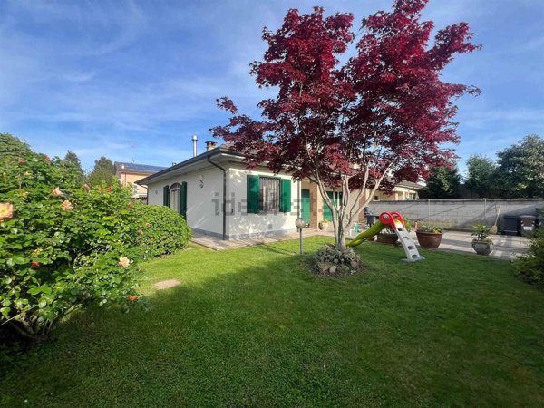 casa indipendente in vendita a Mortara