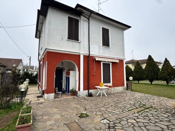 casa indipendente in vendita a Mortara
