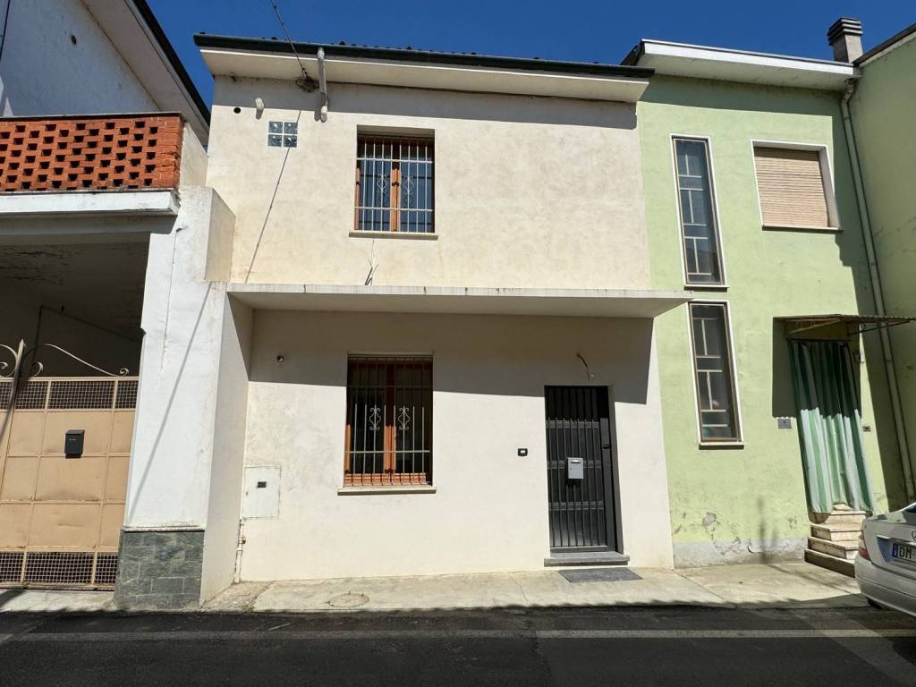 casa indipendente in vendita a Mortara