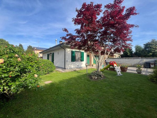 casa indipendente in vendita a Mortara