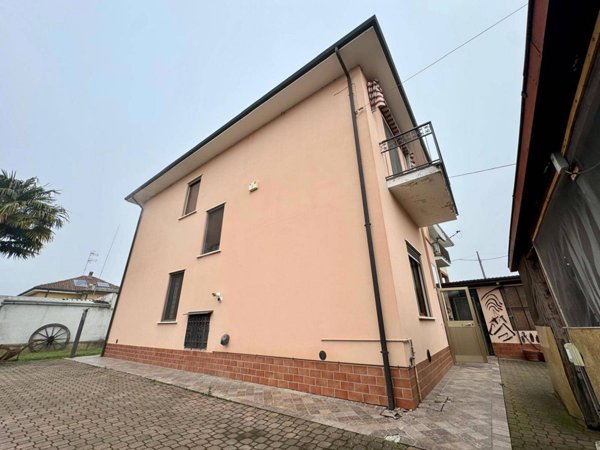 casa indipendente in vendita a Mortara