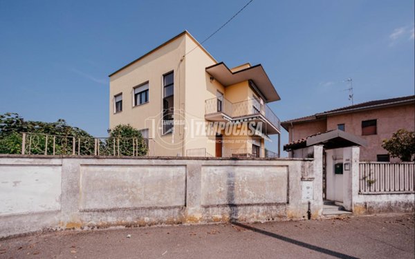 casa indipendente in vendita a Mortara