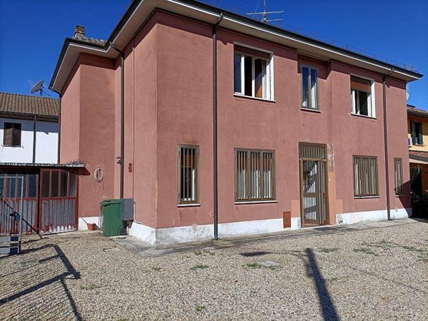 casa indipendente in vendita a Mortara