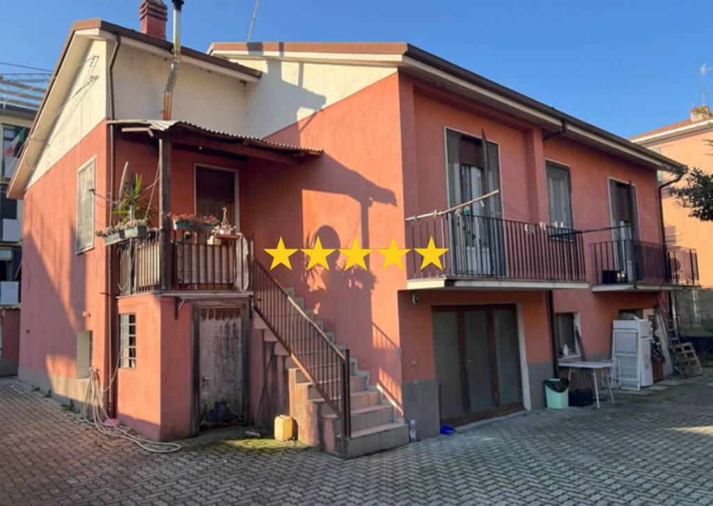 casa indipendente in vendita a Mortara