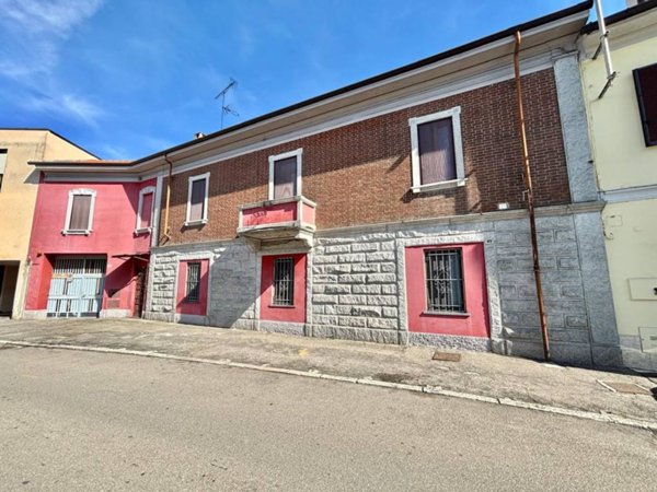 casa indipendente in vendita a Mortara