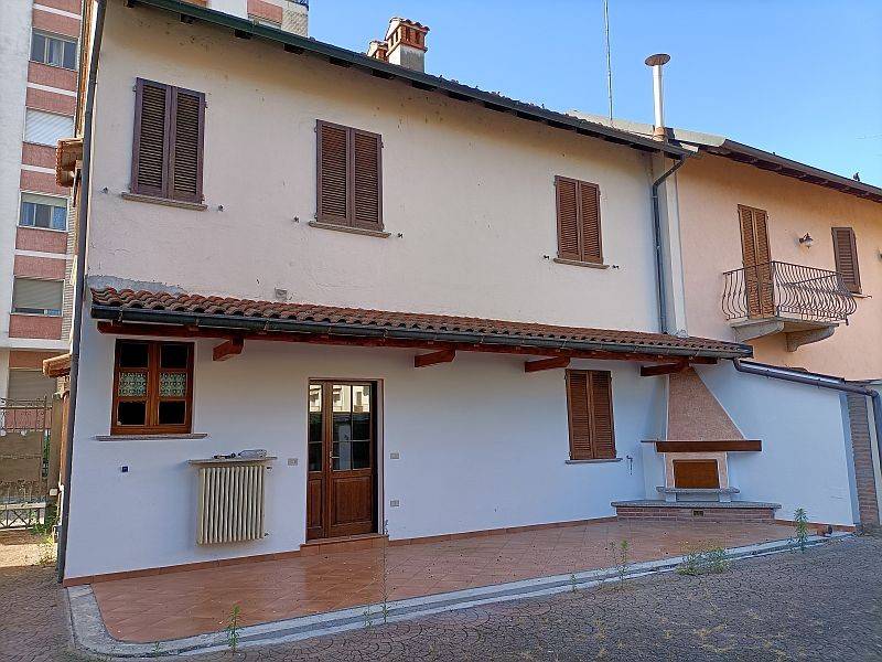casa indipendente in vendita a Mortara