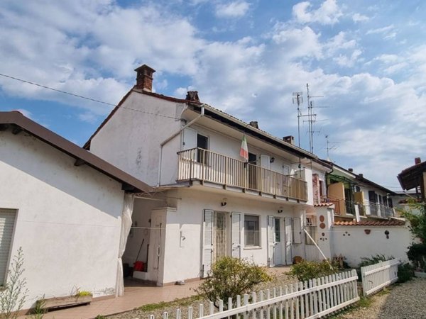 casa indipendente in vendita a Mortara