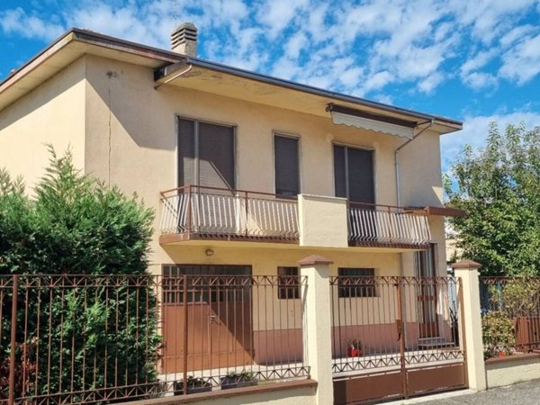 casa indipendente in vendita a Mortara
