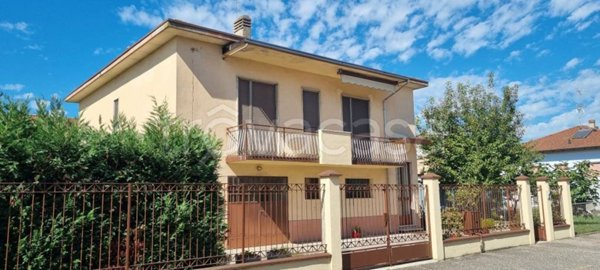 casa indipendente in vendita a Mortara