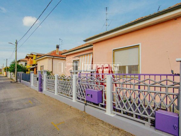 casa indipendente in vendita a Mortara