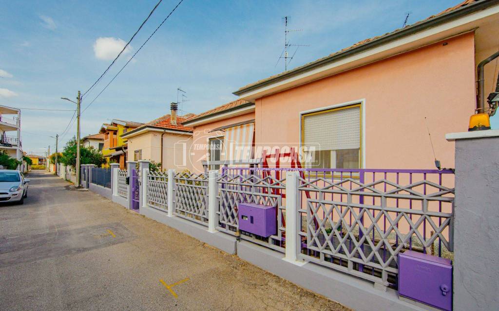 casa indipendente in vendita a Mortara