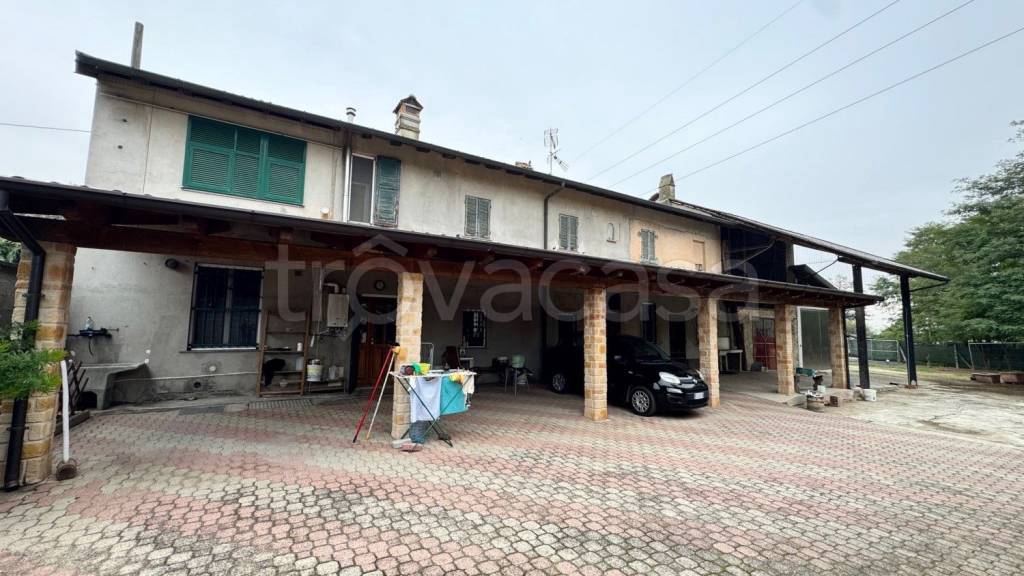 casa indipendente in vendita a Mortara