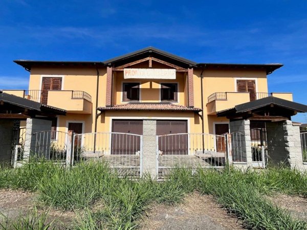 casa indipendente in vendita a Mortara