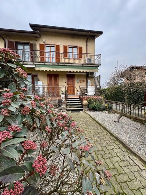 casa indipendente in vendita a Mortara
