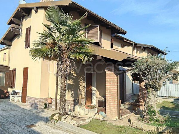 casa indipendente in vendita a Mortara