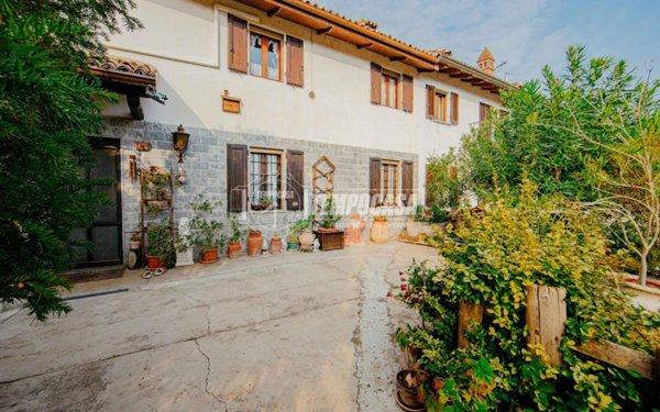 casa indipendente in vendita a Mortara