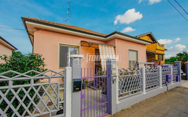 casa indipendente in vendita a Mortara