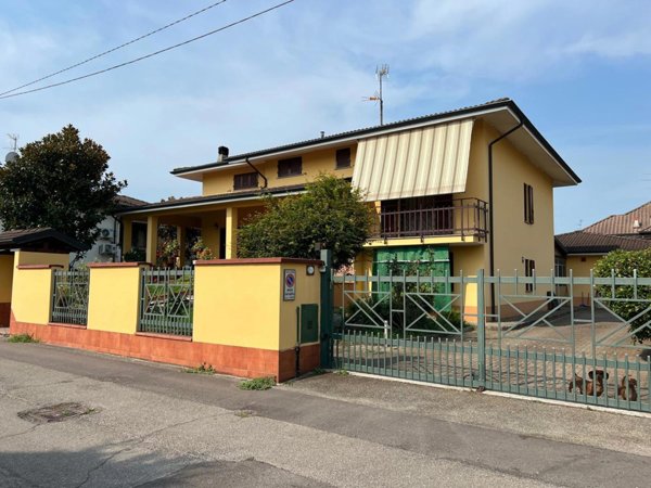 casa indipendente in vendita a Mortara