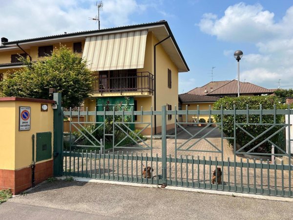 casa indipendente in vendita a Mortara