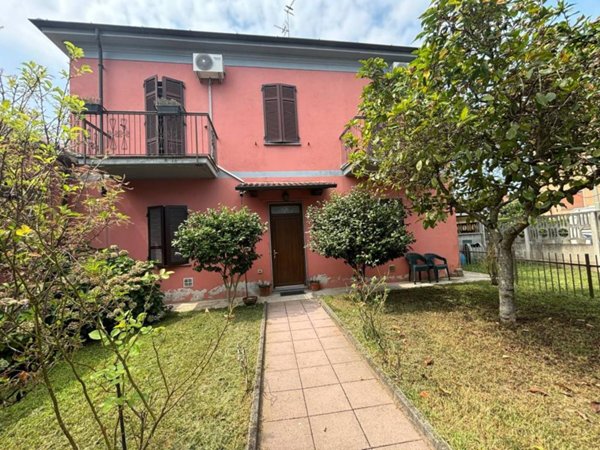 casa indipendente in vendita a Mortara