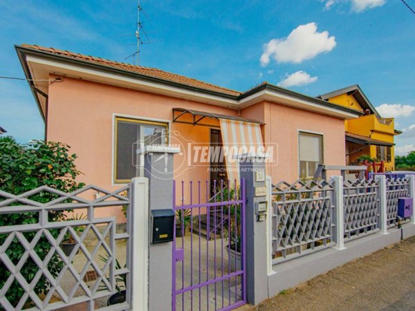 casa indipendente in vendita a Mortara