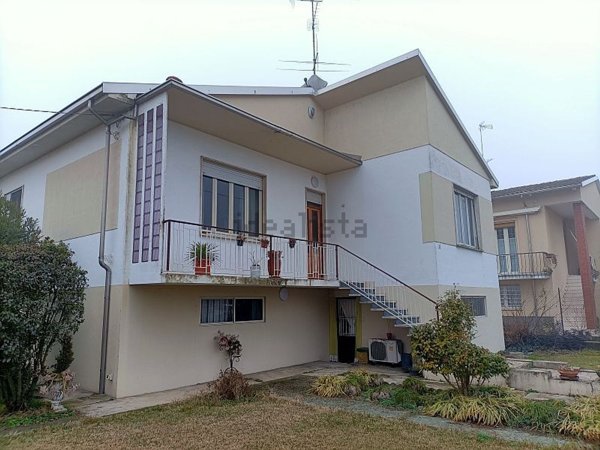 casa indipendente in vendita a Mortara