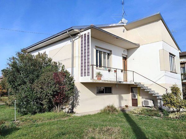 casa indipendente in vendita a Mortara