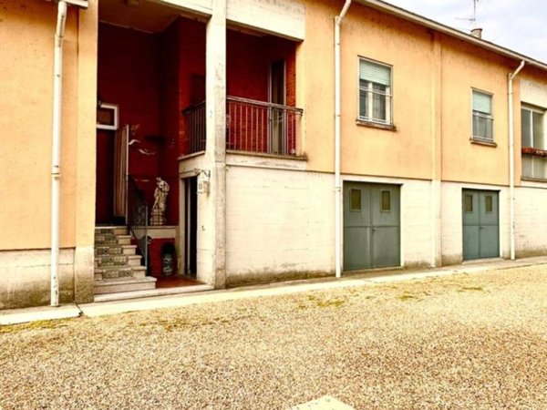 casa indipendente in vendita a Mortara