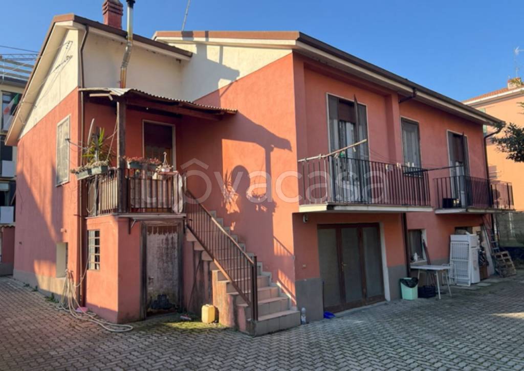 casa indipendente in vendita a Mortara