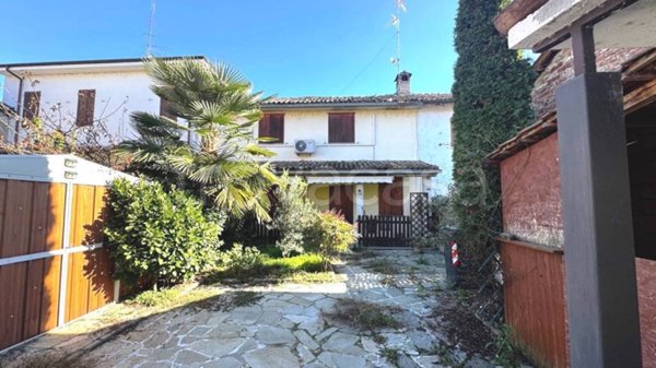 casa indipendente in vendita a Mortara