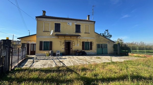 casa indipendente in vendita a Mortara