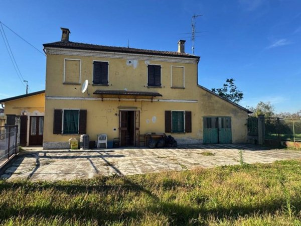 casa indipendente in vendita a Mortara