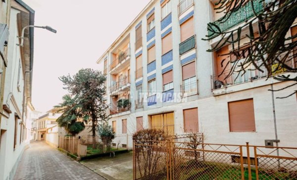 locale commerciale in vendita a Mortara