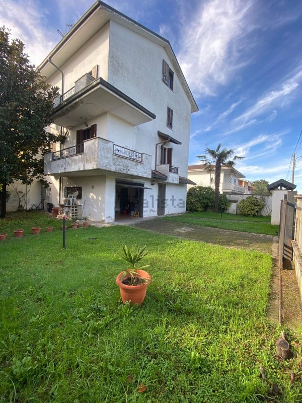 casa indipendente in vendita a Mortara