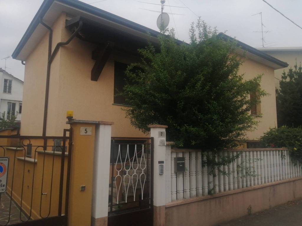 casa indipendente in vendita a Mortara