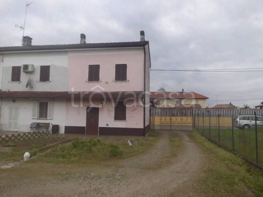 casa indipendente in vendita a Mortara