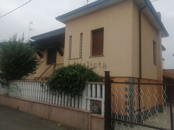 casa indipendente in vendita a Mortara
