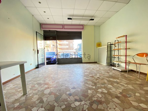 locale commerciale in vendita a Mortara