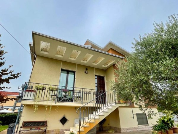 casa indipendente in vendita a Mortara