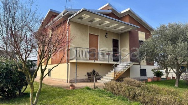 casa indipendente in vendita a Mortara