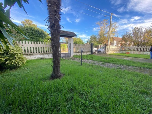 casa indipendente in vendita a Mortara