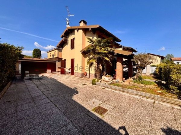 casa indipendente in vendita a Mortara