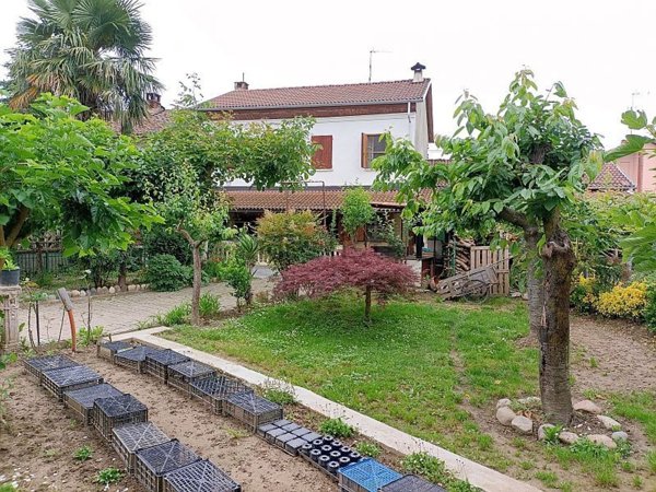 casa indipendente in vendita a Mortara