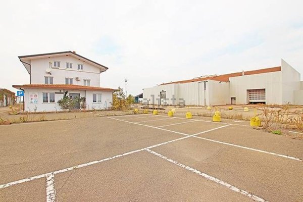 locale di sgombero in vendita a Mortara