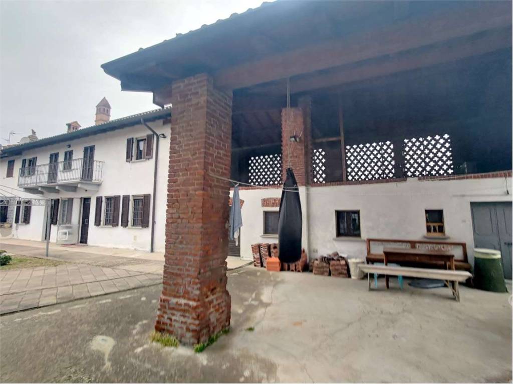 casa indipendente in vendita a Mortara