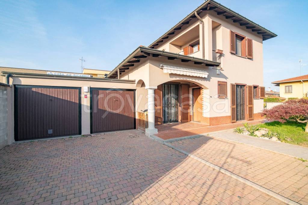 casa indipendente in vendita a Mortara