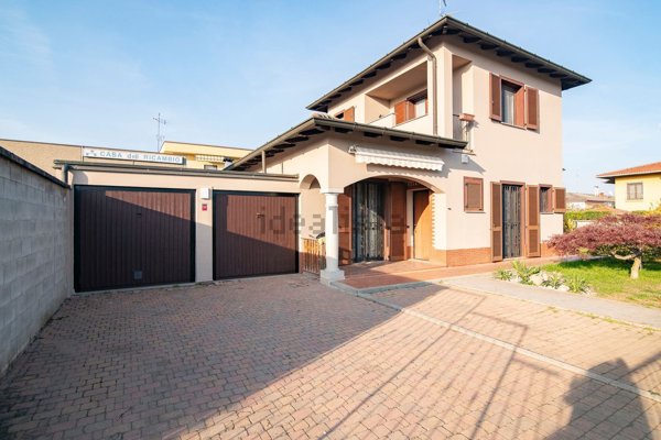 casa indipendente in vendita a Mortara