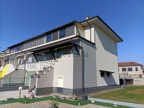 casa indipendente in vendita a Mortara